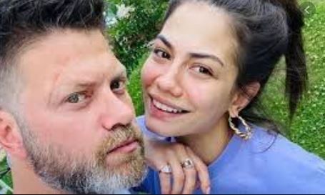 Great support from Demet Özdemir to her brother's new job!