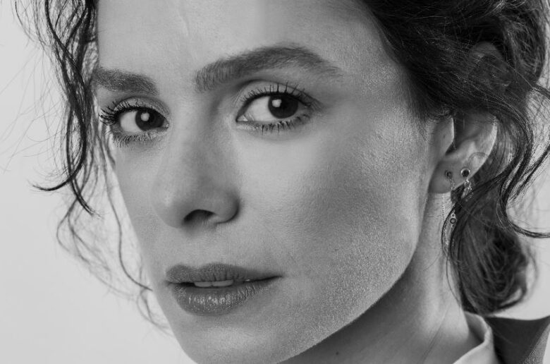 Özge Özpirinçci’s return to TV series will enchant her fans!