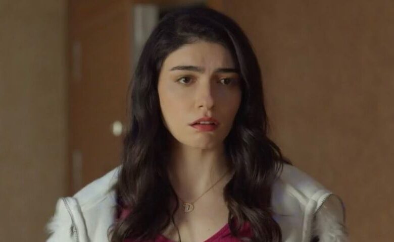 Hazar Ergüçlü, who created a sensation with the İnci Taneleri series, did not stay away from the sets during the summer season!